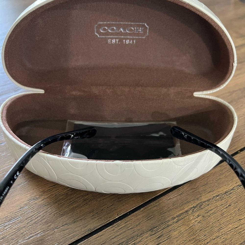Coach sunglasses - Picture 3 of 7